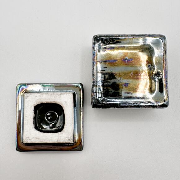 Studio Pottery Iridescent Ceramic Pill Trinket Box Floral Relief Signed Renee - Picture 8 of 13